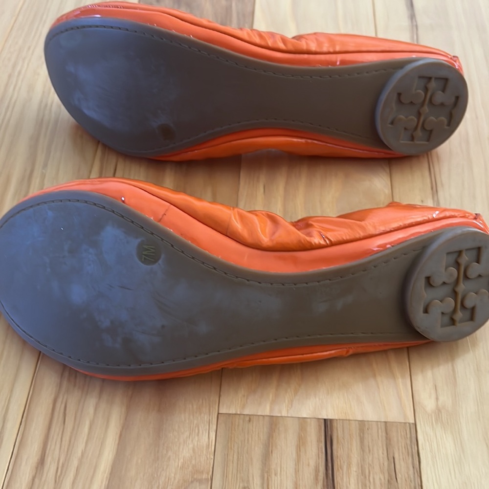 Tory Burch Eddie Ballet Flat in Patent Tory Orange - Picture 4 of 5